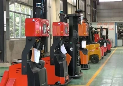 Tests extrêmes sur trois sommets pour un chariot élévateur